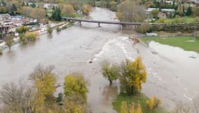 Crue du Tarn à Millau filmée au drone - Témoins BFMTV