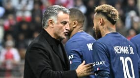 Christophe Galtier en discussion avec Neymar