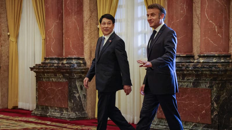 Au Vietnam, Macron appelle à préserver un ordre mondial 