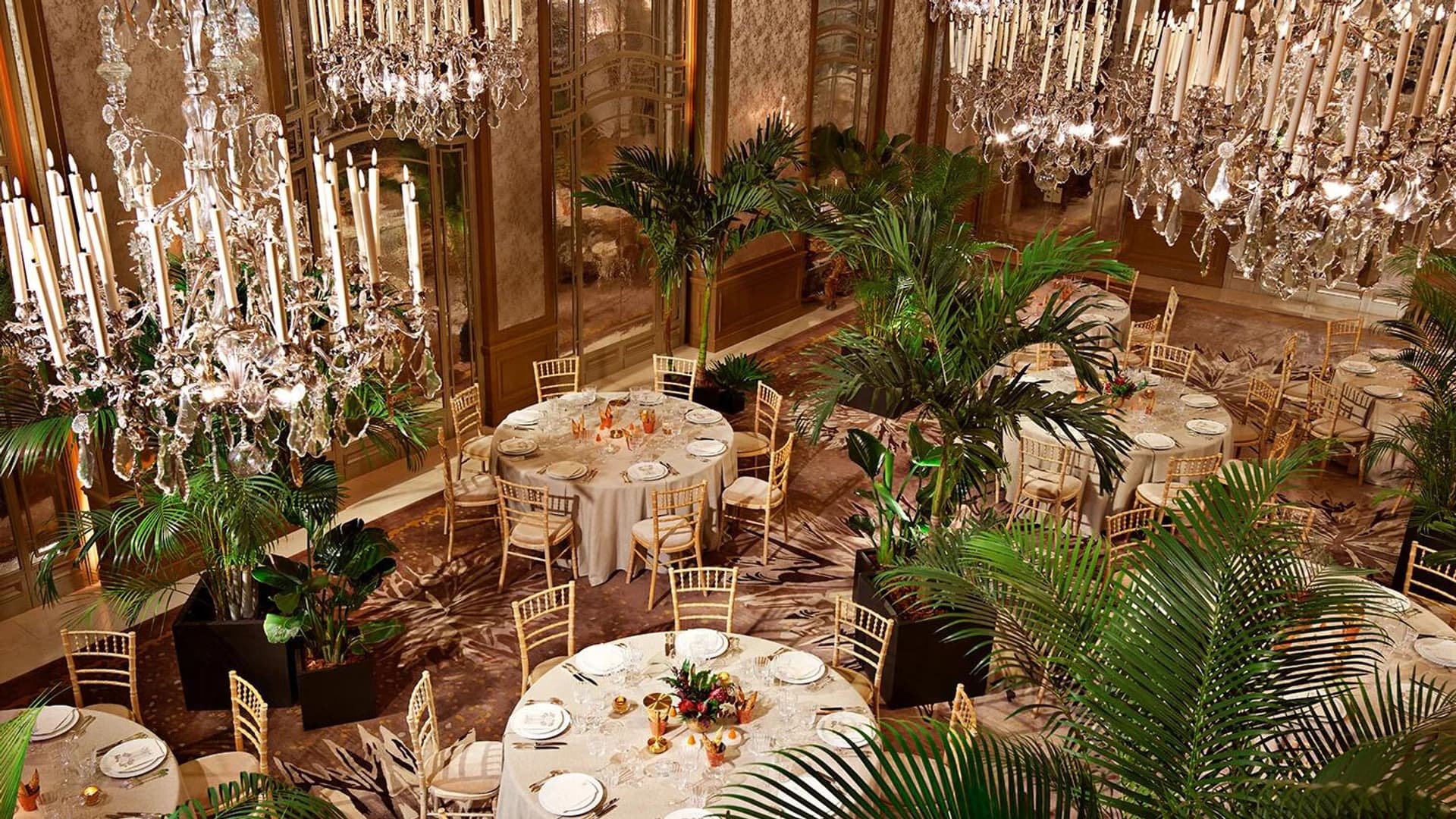 Le salon Haute Couture du Plaza Athénée.