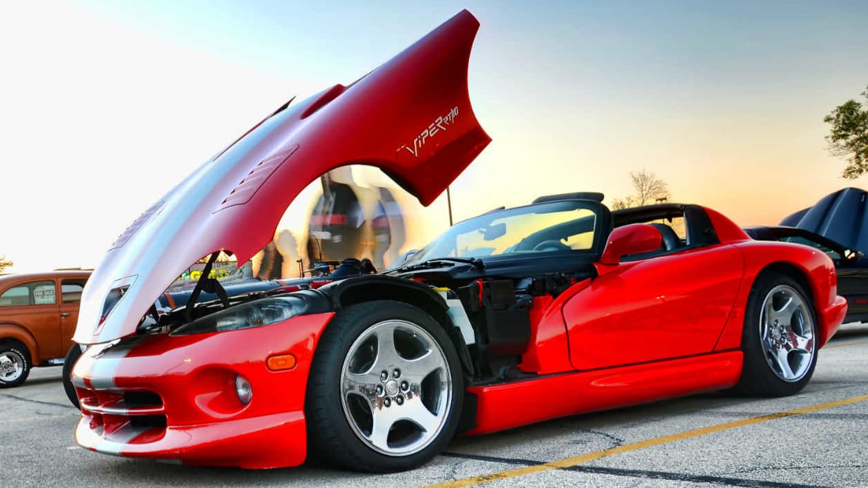 Le V10 de 400 chevaux de la Viper, développé avec Lamborghini. Le V10 de 400 chevaux de la Viper, développé avec Lamborghini.