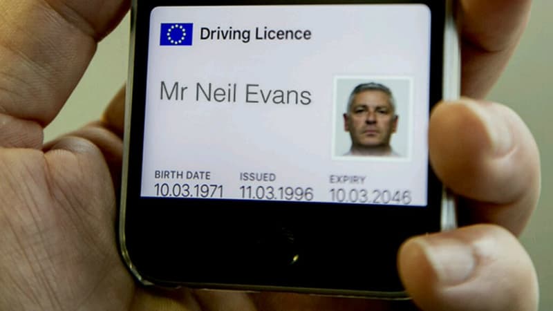 Un premier prototype de permis de conduire sur smartphone a été dévoilé via Twitter par un officiel du service des permis de conduire britanniques, le DVLA.
