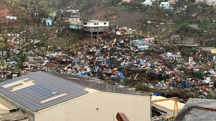 Des débris de tôles et de bois après le passage du cyclone Chido à Mayotte, le 15 décembre 2024