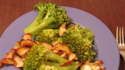 Comme le chou et le chou de Bruxelles, le brocoli serait un antidote aux radiations du fait d'une molécule contenue dans ces légumes (photo d'illustration).