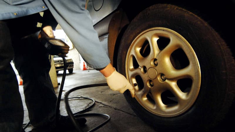 Selon une enquête exclusive du magazine AutoPlus, publiée ce vendredi, les Français ne prennent pas suffisamment soin de leurs pneumatiques. 