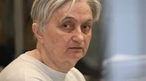 Monique Olivier, ex-épouse du tueur en série Michel Fourniret, est assise dans la salle d'audience lors de son procès à la cour d'assises de Nanterre, en banlieue parisienne, le 28 novembre 2023 
