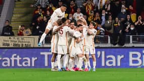Omar Elabdellaoui au centre des célébrations sur un but de Galatasaray, le 21 février 2022