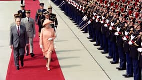 La reine Elizabeth II avec le président français François Mitterrand le 9 juin 1992