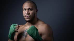 Ciryl Gane prend la pose en juillet 2023, avant le deuxième UFC Paris