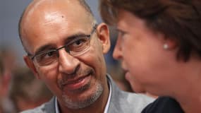 Harlem Désir, le numéro deux du Parti socialiste, a déclaré lundi souhaiter que les candidats à la succession de Martine Aubry au poste de Premier secrétaire puissent être départagés par un "vote ouvert" des militants du PS. /Photo prise le 26 août 2012/R