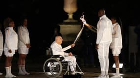 Charles Coste, ancien champion olympique français, relayeur de la flamme olympique lors de la cérémonie d'ouverture des JO 2024