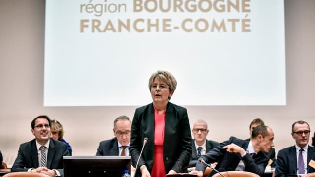 Marie-Guite Dufay, élue présidente du Conseil régional de Bourgogne-Franche-Comté, le 4 janvier 2016
