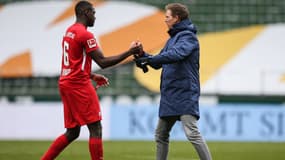 Ibrahima Konaté et Julian Nagelsmann lors d'un match de Bundesliga avec Leipzig le 10 avril 2021