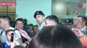 folie à l'aéroport de Buenos Aires avec le départ au Qatar de Thiago Almada et Angel Correa (capture écran TNT Sports)