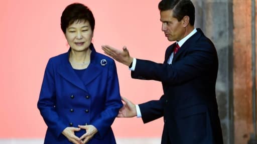 La présidente sud-coréenne Park Geun-hye avec son homologue mexicain Enrique Pena Nieto, le 4 avril 2016 à Mexico