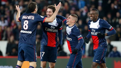 Les joueurs du PSG fêtent un but au Parc des princes le 2 mars 2014.