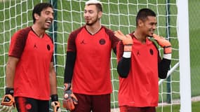 Sébastien Cibois au milieu de Gianluigi Buffon et Alphonse Areola