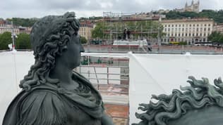 La statue de Louis XIV, réinstallée place Bellecour à Lyon, après des travaux de restauration.