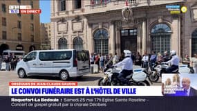 Obsèques de Jean-Claude Gaudin: les images du convoi funéraire s'arrêtant devant la mairie de Marseille