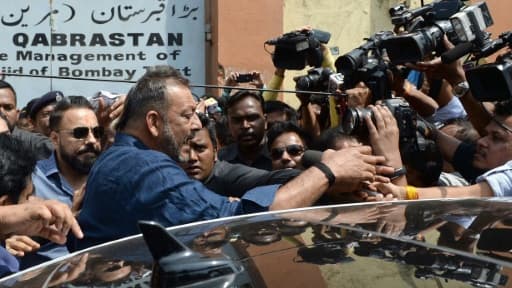 L'une des grandes stars indiennes de Bollywood, Sanjay Dutt, à sa sortie de prison, à Mumbai le 25 février 2016 L'une des grandes stars indiennes de Bollywood, Sanjay Dutt, à sa sortie de prison, à Mumbai le 25 février 2016