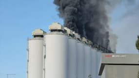 L'incendie de silos dans le quartier du port de commerce de La Rochelle, le 10 août 2023.