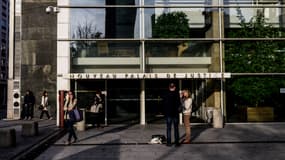 Devant le tribunal de grande instance de Lyon, en septembre 2014.