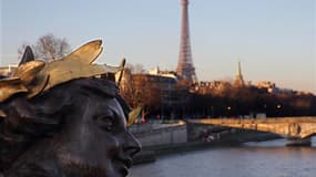 L'Ile-de-France a connu lundi un nouvel épisode de pollution atmosphérique aux particules fines, émises notamment par les moteurs diesel, mais le niveau d'alerte a été abaissé à celui d'information, une situation qui devrait durer mardi. /Photo prise le 1