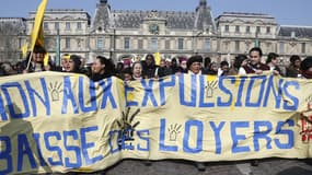 Manifestations contre les expulsions locatives, organisée par le Droit au Logement (DAL), mardi 1er avril, à Paris.