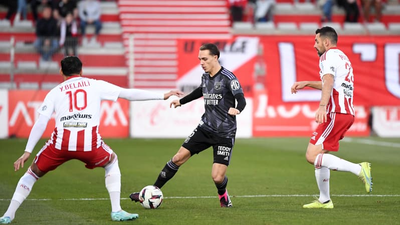Caqueret lors du match Ajaccio-Lyon, 29 janvier 2023