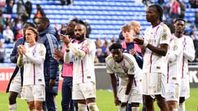 Les joueurs de l'OL saluent leurs supporters après le nul face à Metz, le 5 novembre 2023.