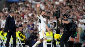 Nacho Fernandez salue le public du Bernabeu face au Real Betis, le 25 mai 2024