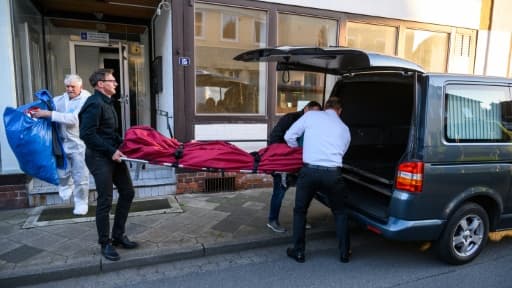 La police allemande, enquêtant sur le décès de trois personnes tuées à l'arbalète, a trouvé deux corps de femmes le 13 mai 2019 dans un appartement à Gifhorn, en Basse-Saxe (nord de l'Allemagne).