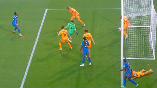 Le sauvetage fou de van der Gragt face aux Bleues Le sauvetage fou de van der Gragt face aux Bleues