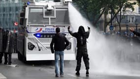 Un camion à eau à Paris lors de la manifestation anti-loi Travail du 14 juin 2016.
