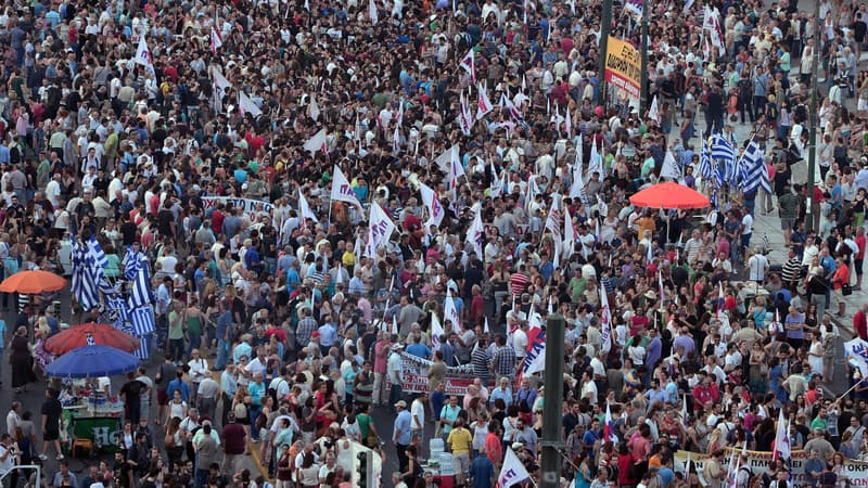 Les anti-austérité manifestent à Athènes, le 10 juillet 2015.