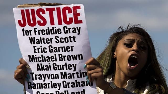 Depuis août 2014 et la mort de Michael Brown, les décisions de justice ont souvent innocenté les policiers auteurs de violences. 