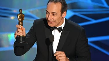 Alexandre Desplat le 4 mars 2018. Il vient de recevoir l'Oscar de la meilleure musique de film pour La Forme de l'eau.