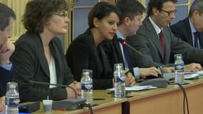 La ministre de l'Education nationale, Najat Vallaud-Belkacem, au centre de l'image.