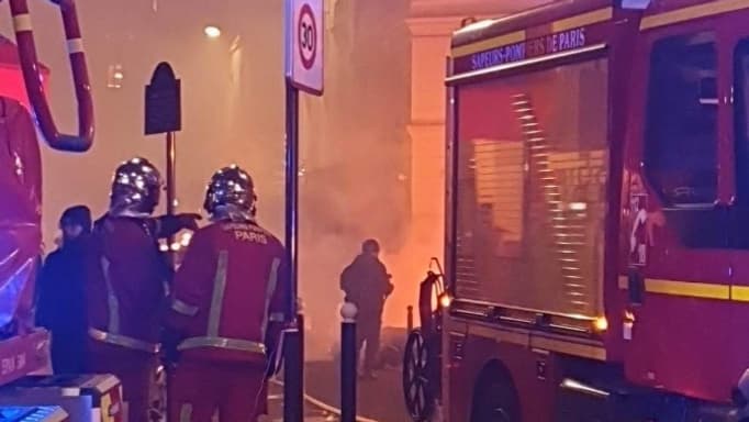 De nombreux feux ont été allumés à Paris, ce jeudi soir. De nombreux feux ont été allumés à Paris, ce jeudi soir.
