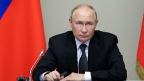 Le président russe Vladimir Poutine préside une réunion sur la situation dans la région de Koursk, dans sa résidence de Novo-Ogaryovo, près de Moscou, le 12 août 2024.