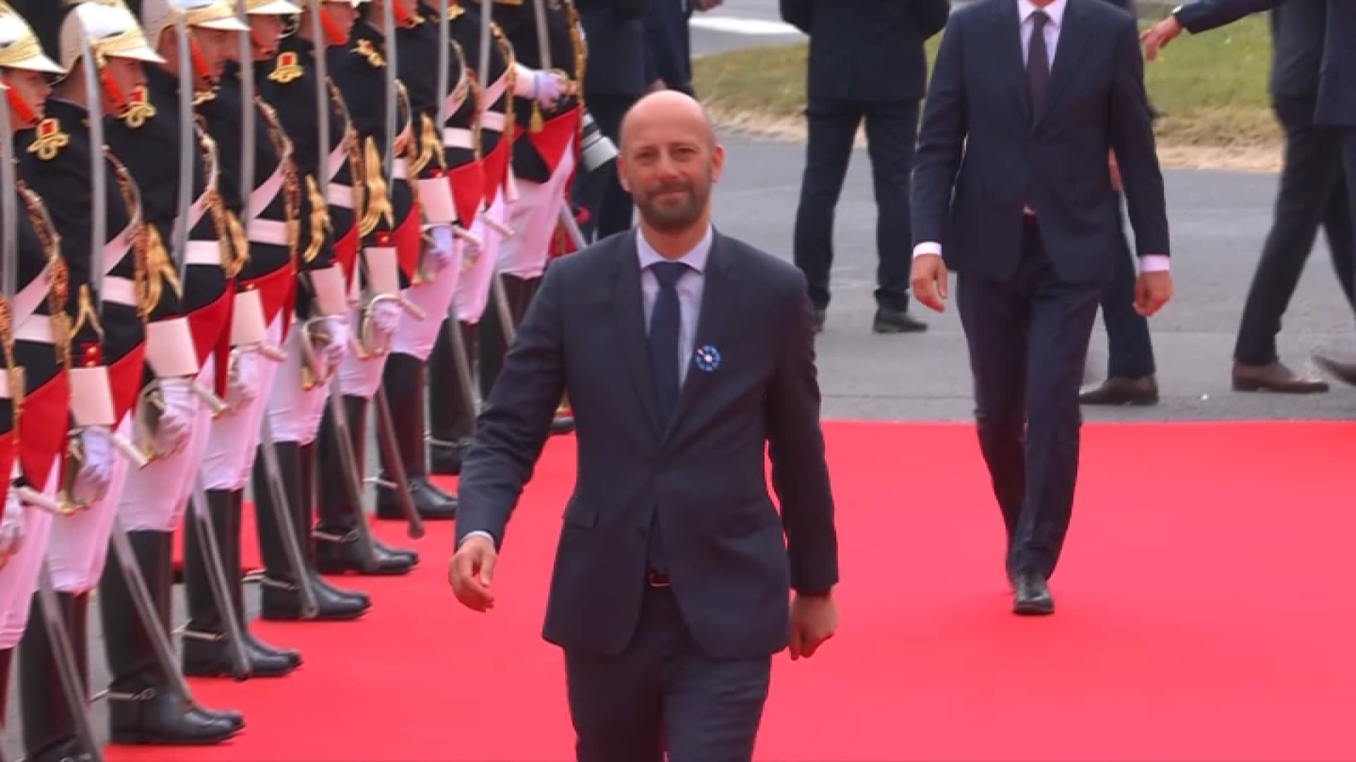 Les membres du gouvernement arrivent aux célébrations des 80 ans du Débarquement, le 6 mai 2024, à Omaha Beach. Les membres du gouvernement arrivent aux célébrations des 80 ans du Débarquement, le 6 mai 2024, à Omaha Beach.