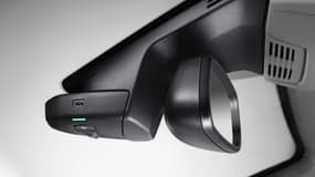 Sur les derniers modèles de Citroën, pas encore de boite noire mais une caméra qui peut enregistrer une vidéo des dernières secondes avant un accident.