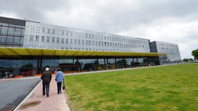 Le centre hospitalier de Douai, près de Lille, où sont hospitalisés les deux patients atteints du coronavirus.