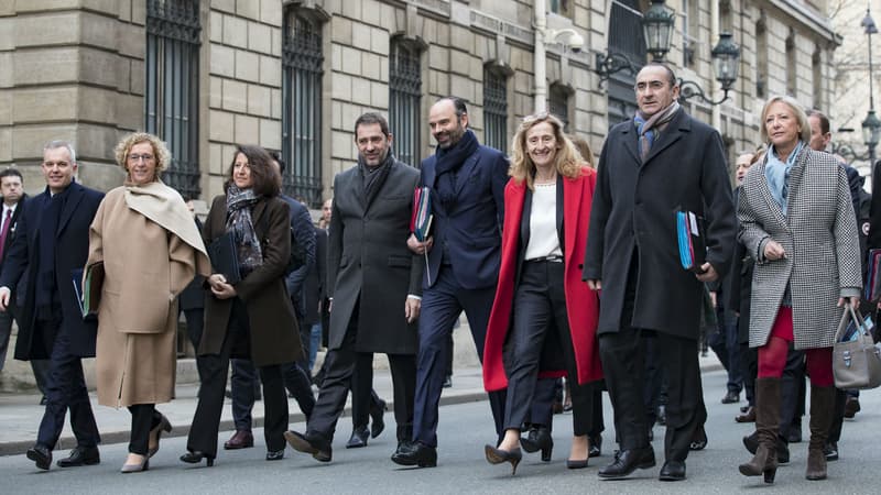 Les membres du gouvernement en chemin vers l'Elysée pour le premier Conseil des ministres de l'année, le 4 janvier 2018