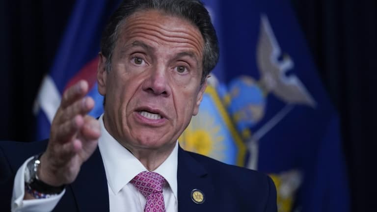 Le gouverneur de l'Etat de New York Andrew Cuomo, lors d'une conférence de presse le 10 mai 2021 à New York, fait face à des accusations d'harcèlement sexuel