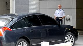 Nicolas Sarkozy arrive à la brigade financière de Nanterre, au matin de ce 1er juillet.
