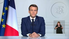 Emmanuel Macron lors de son hommage à Valéry Giscard d'Estaing ce jeudi.