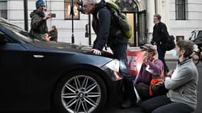 Des militants bloquent la circulation à Londres
