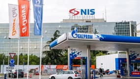 Une station-service Gazprom exploitée par la compagnie pétrolière serbe NIS à Belgrade, le 9 octobre 2025 (photo d'illustration).