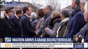 Emmanuel Macron arrive à Grand Bourgtheroulde, dans l'Eure, pour le lancement du débat national